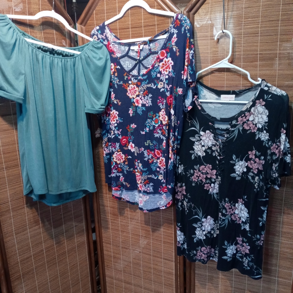 Bundle of 3 very cute short sleeve blouses!